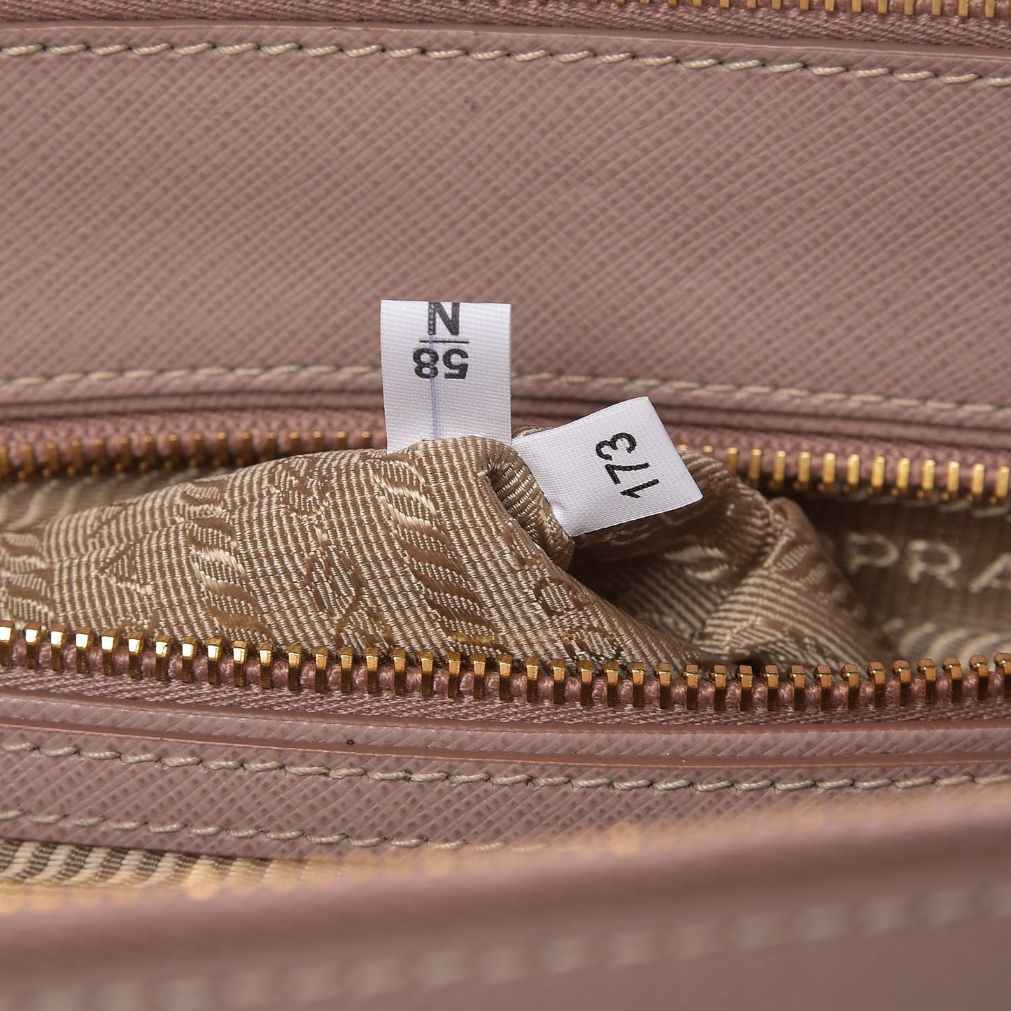 Saffiano Medium Galleria Double Zip Tote Cammeo