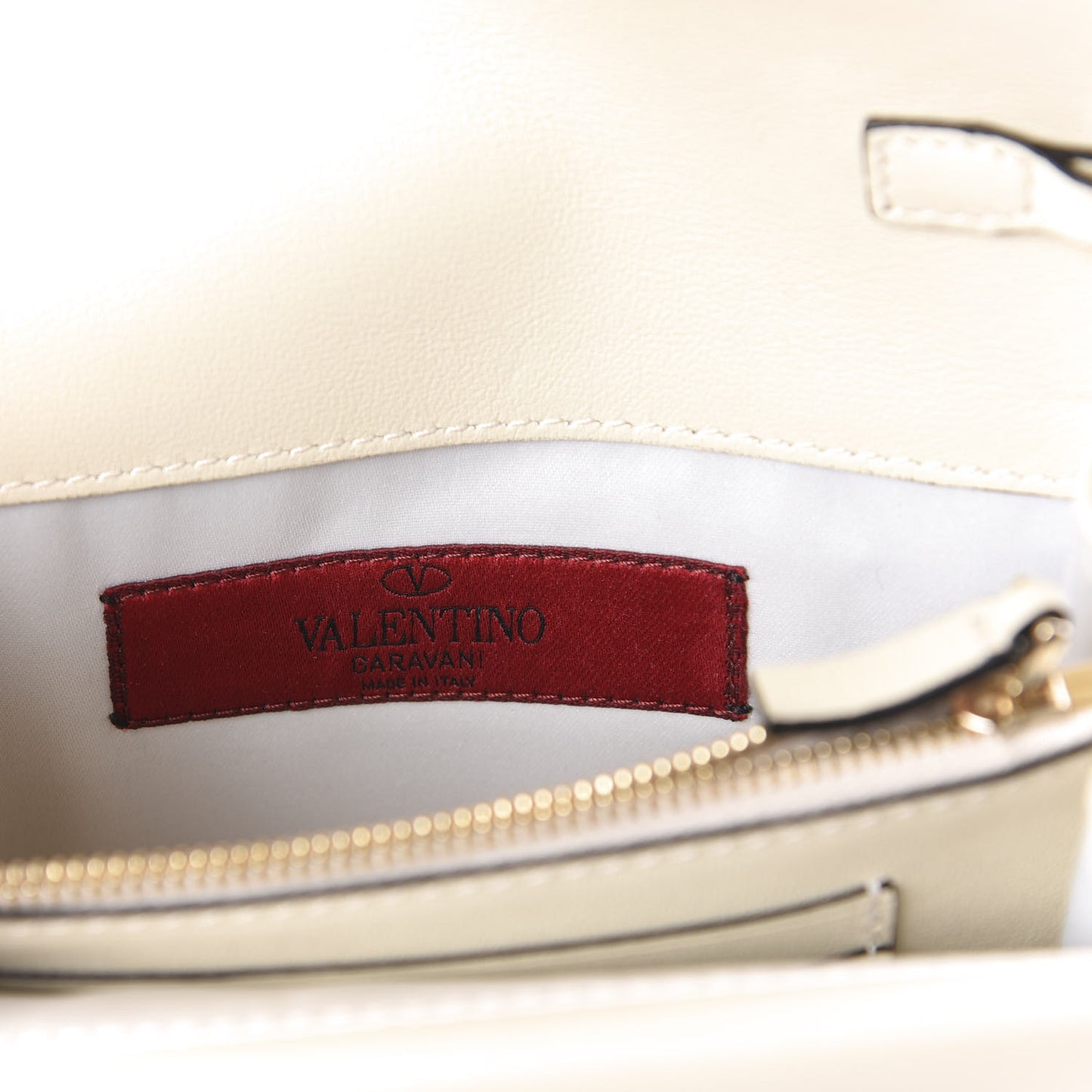 Vitello Rockstud Wallet on Chain Ivory
