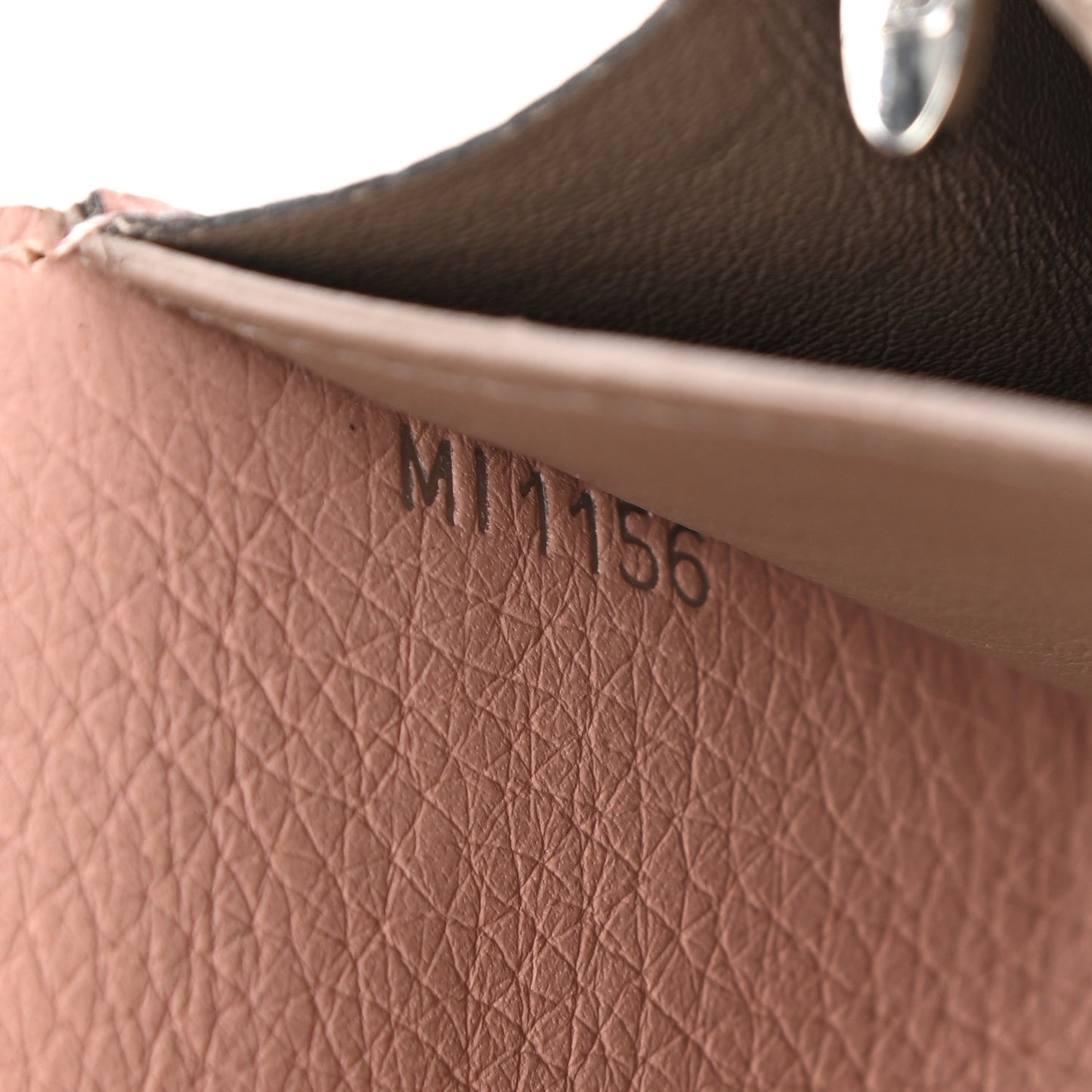 Taurillon Capucines Wallet Magnolia
