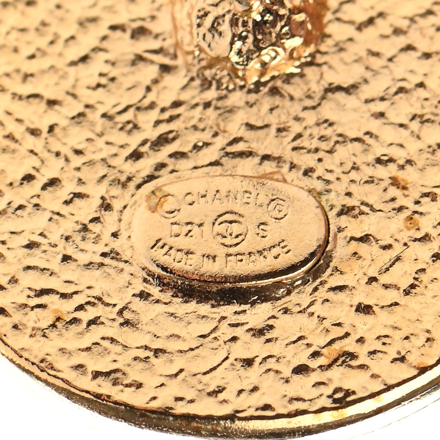 Resin CC Chain Round Earrings Gold Black