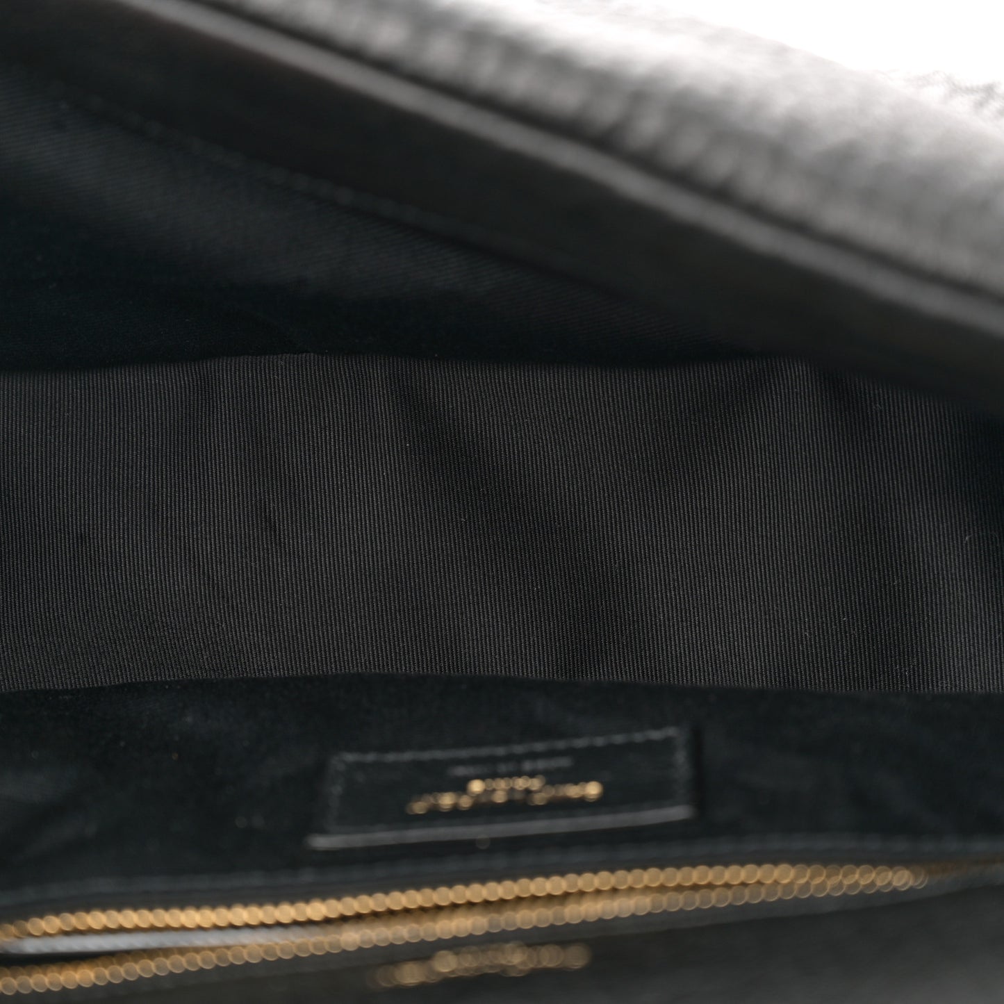 Grained Lambskin Medium Calypso Black