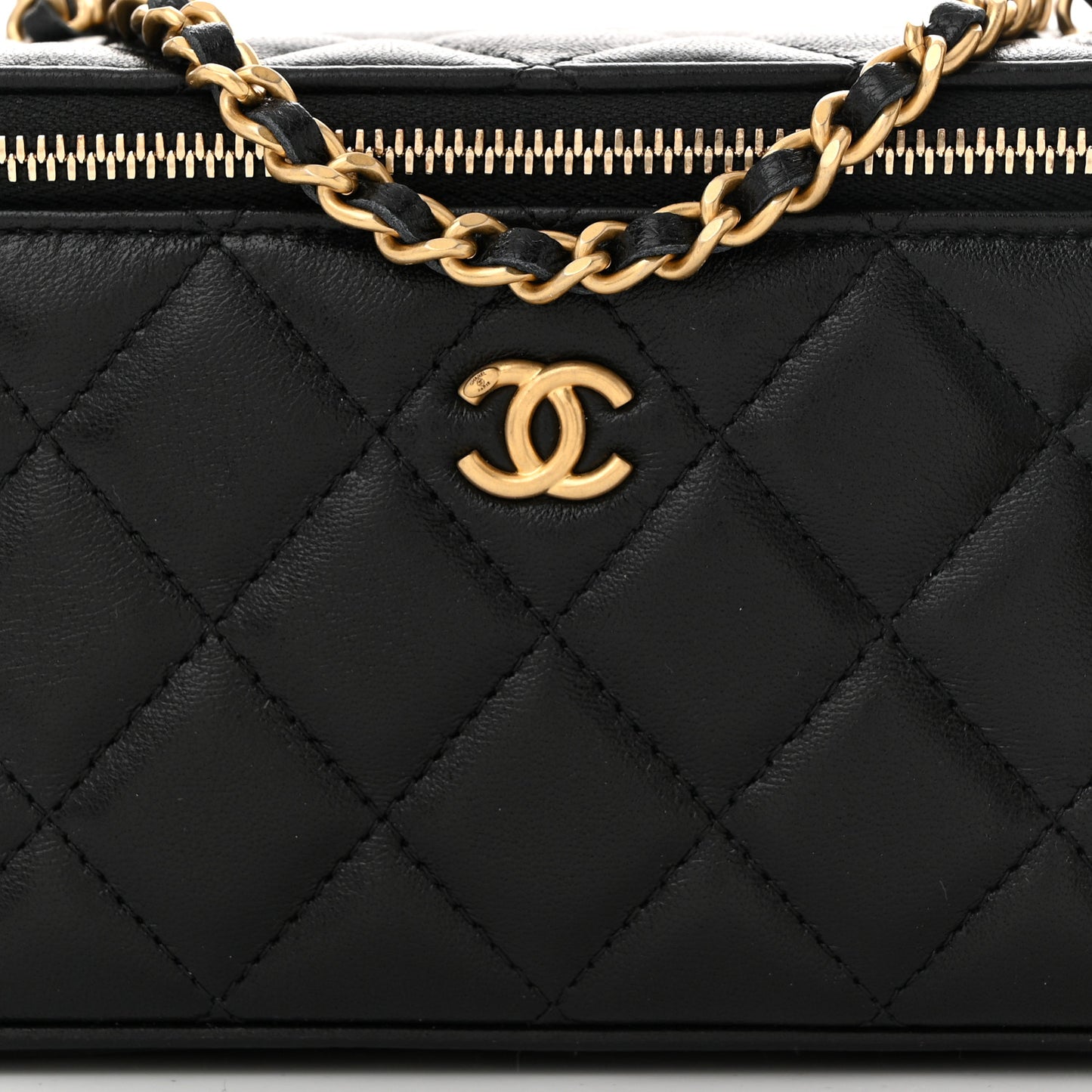Lambskin Quilted Pearl Crush Small Vanity Case With Chain Black