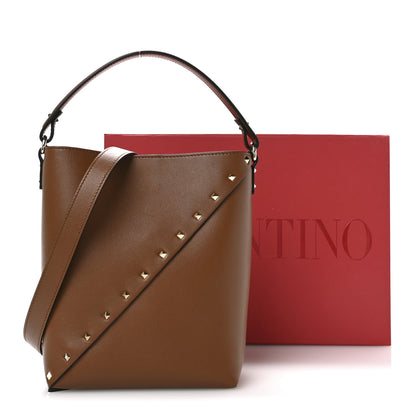 Valentino Garavani Calfskin Rockstud Wispy Bucket Bag Tobacco 10 of 10