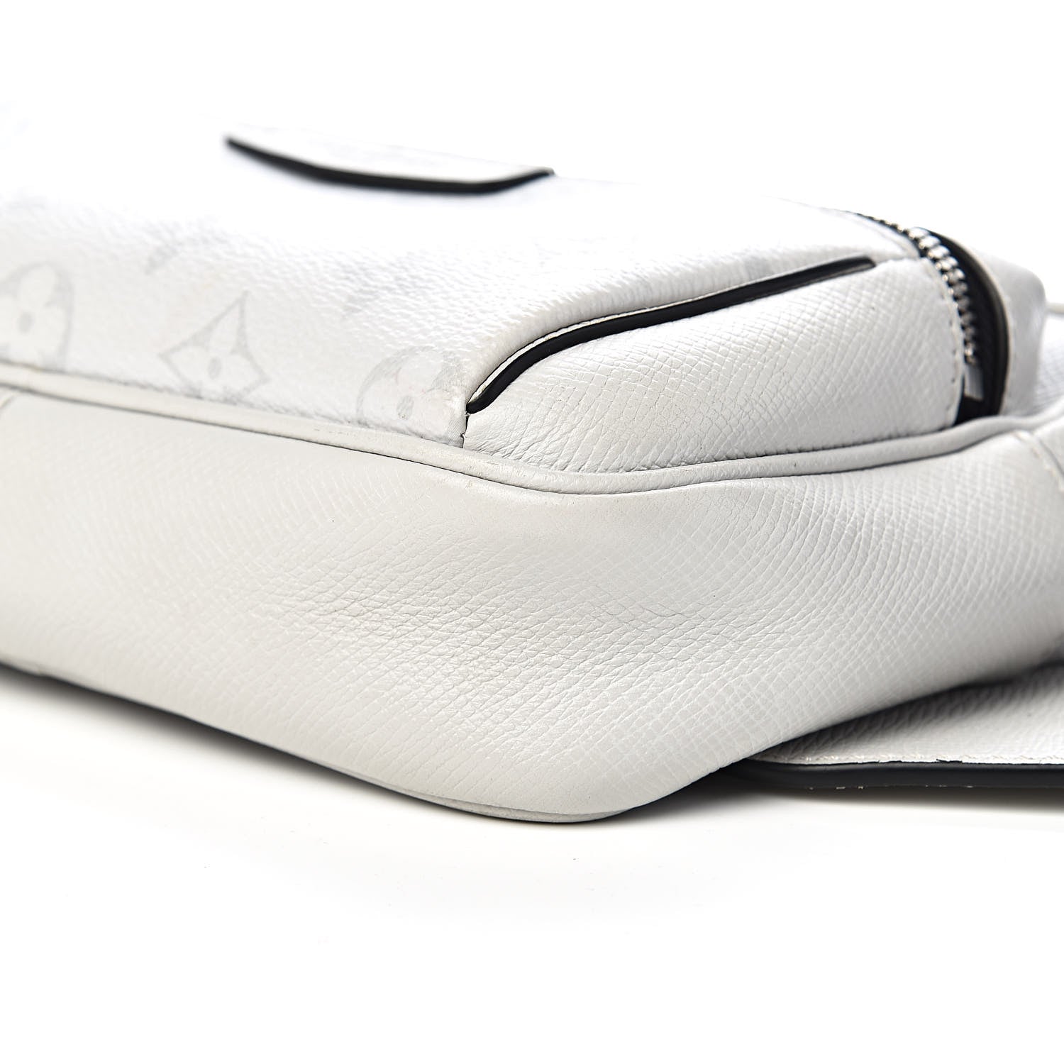 Louis Vuitton Taiga Monogram Outdoor Bumbag White 9 of 10