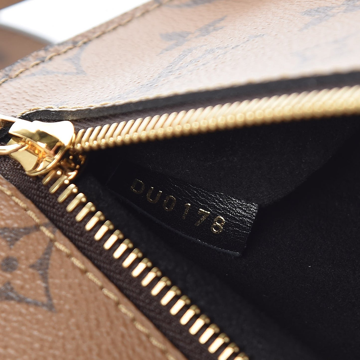 Reverse Monogram Pochette Metis