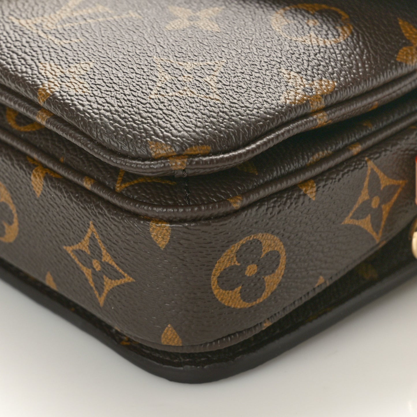 Monogram Pochette Metis East West
