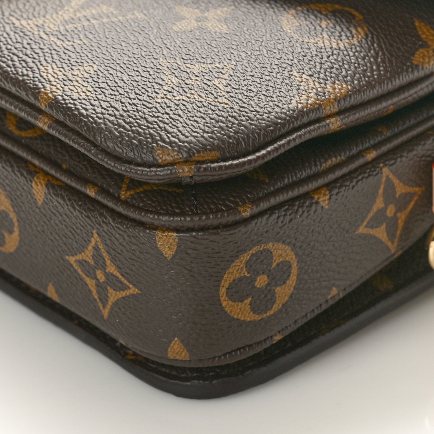 Louis Vuitton Monogram Pochette Metis East West 9 of 9