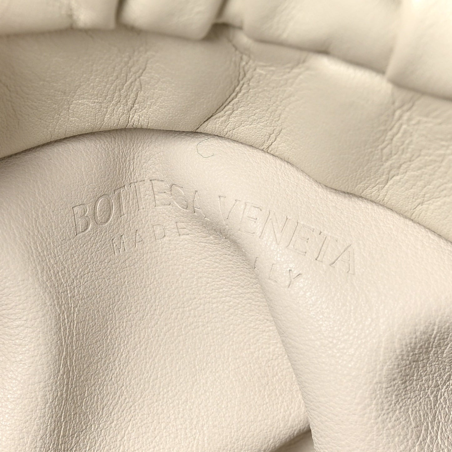 Calfskin The Pouch Chain Plaster