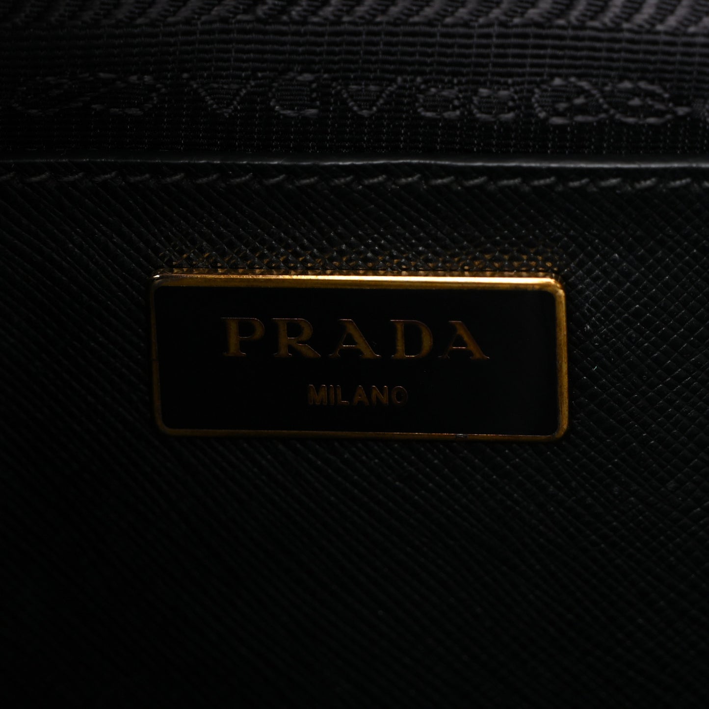 Saffiano Medium Galleria Double Zip Tote Black