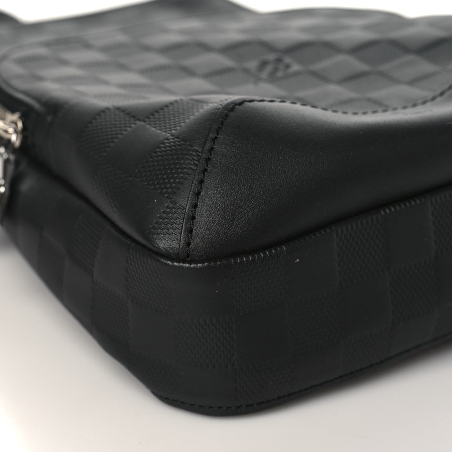 Damier Infini Avenue Sling Bag Onyx