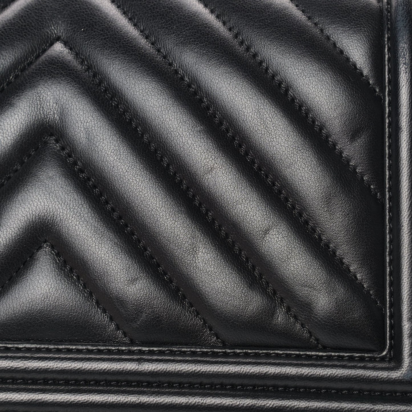 Lambskin Chevron Quilted Medium Boy Flap Black