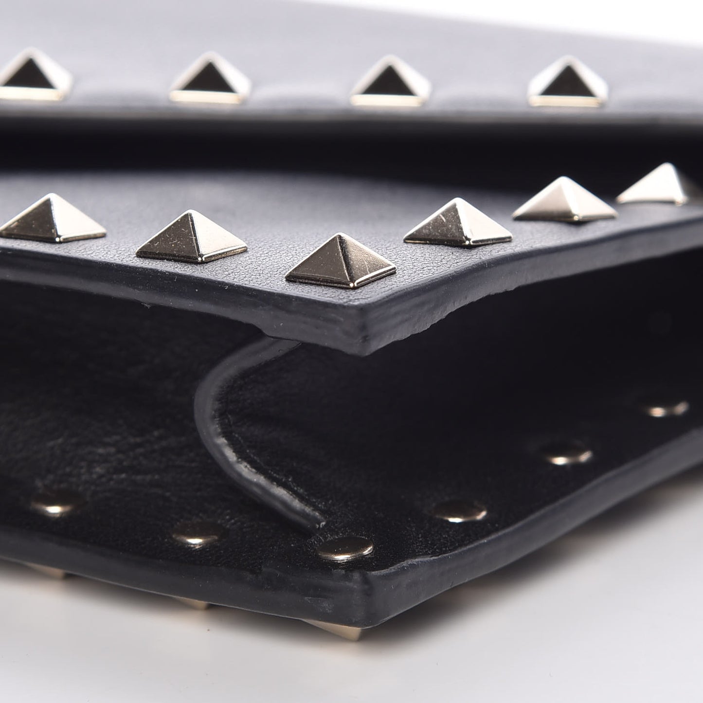 Vitello Rockstud Envelope Wallet on Chain Black