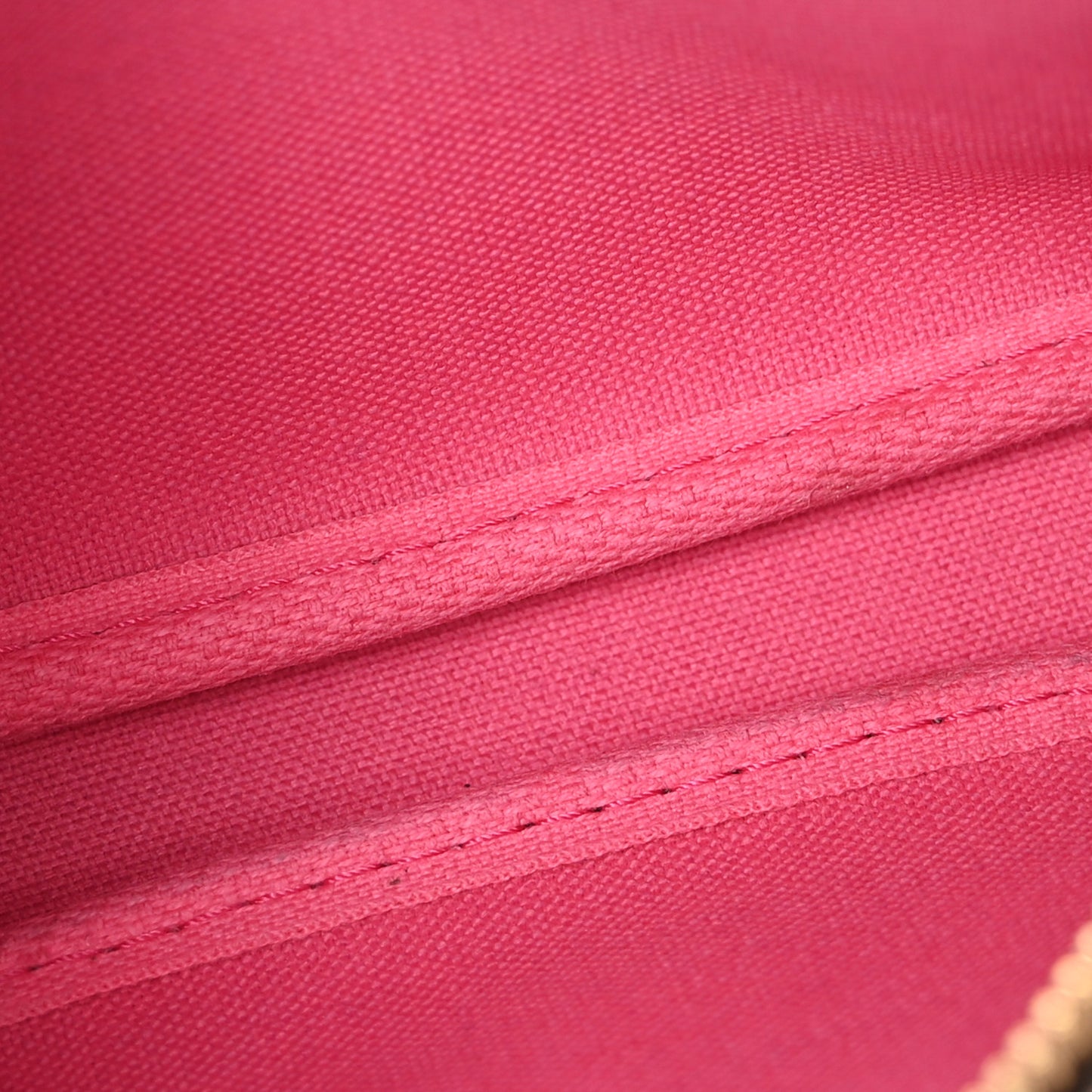 Monogram 2022 Christmas Animation Seoul Mini Pochette Accessories Fuchsia