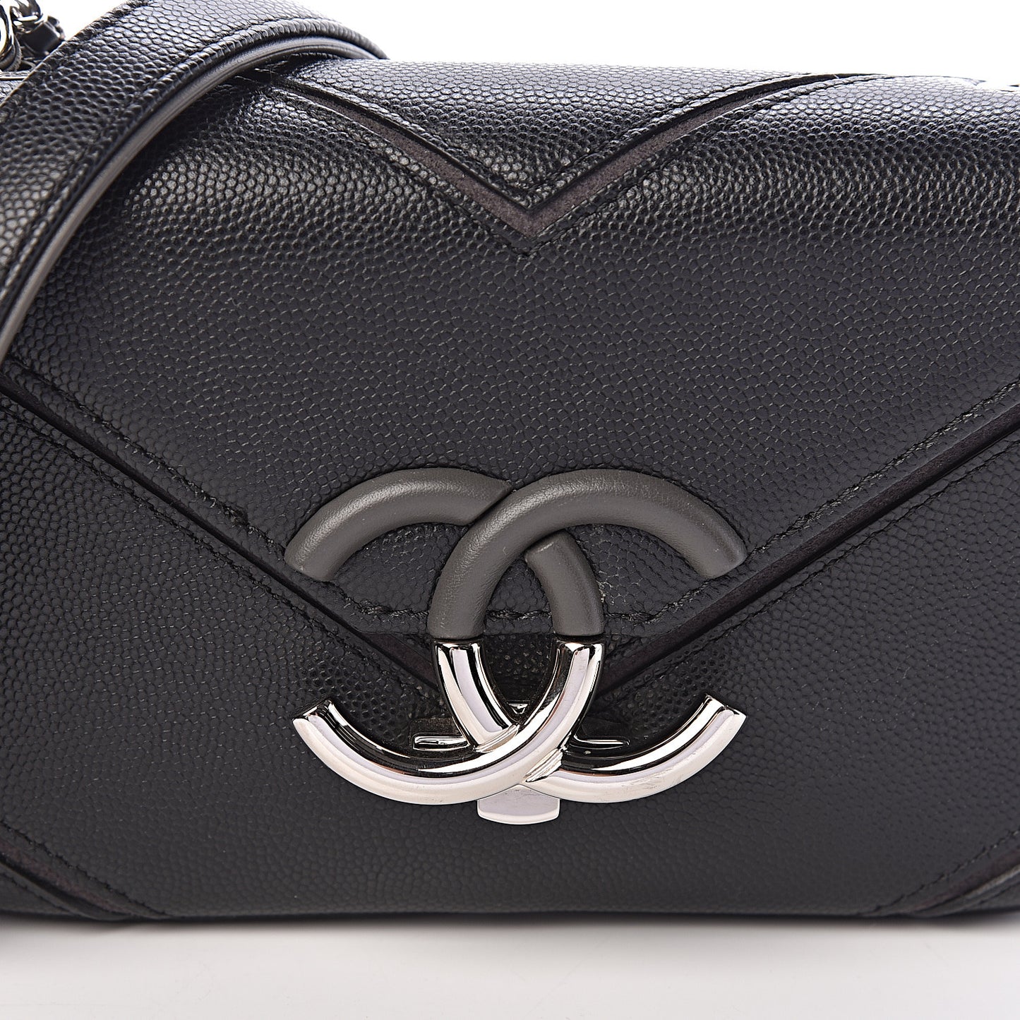 Caviar Macro Chevron Small Single Flap Black