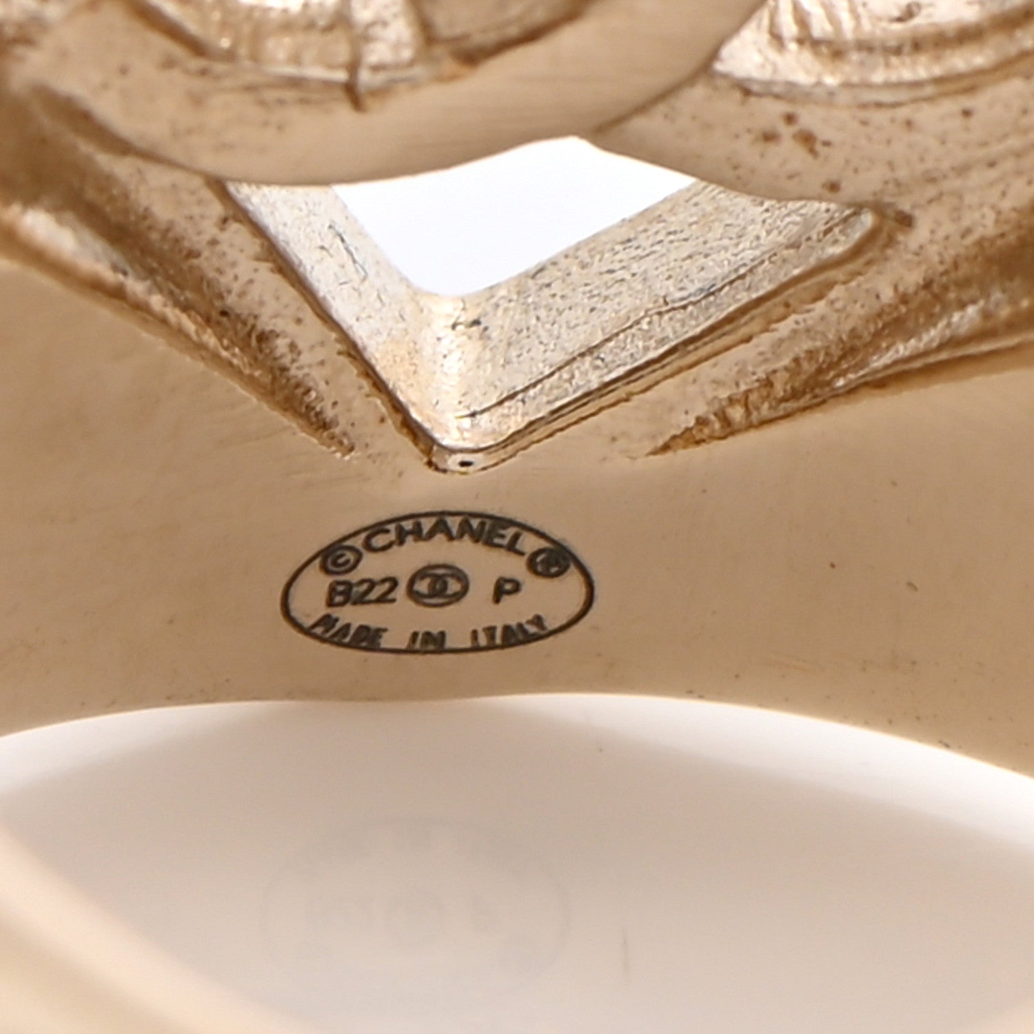 Chanel Metal CC Heart Ring 52 Gold 4 of 6