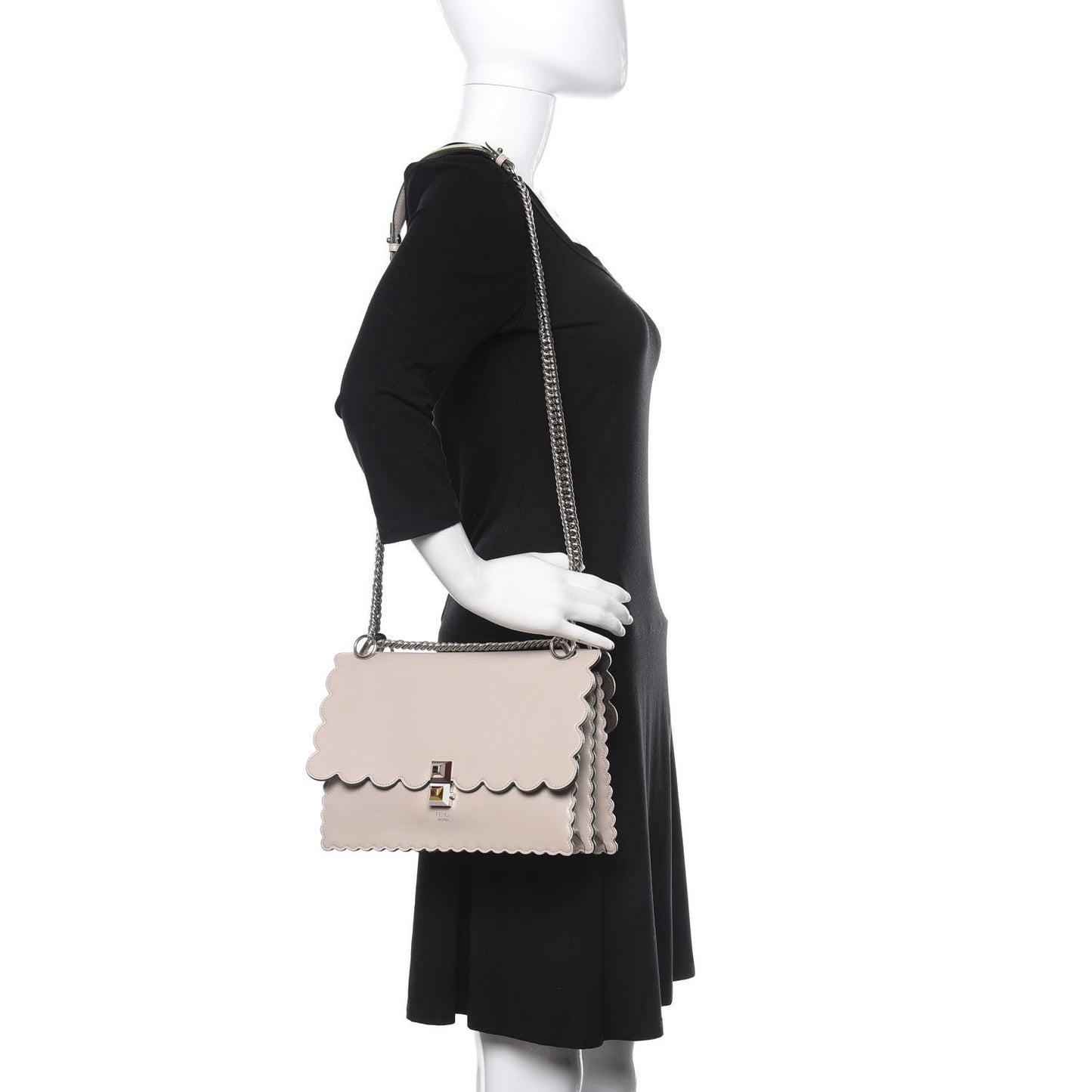 Vitello Liberty Scalloped Studded Kan I Shoulder Bag Grigio Polvere
