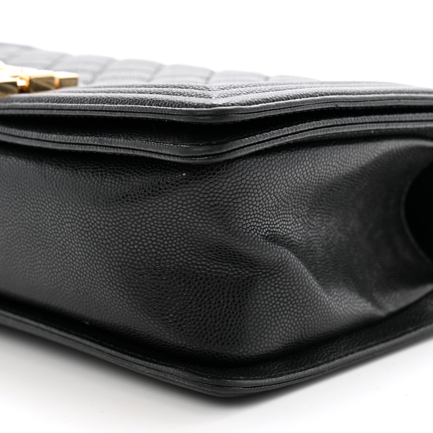 Caviar Quilted Medium Boy Flap Black
