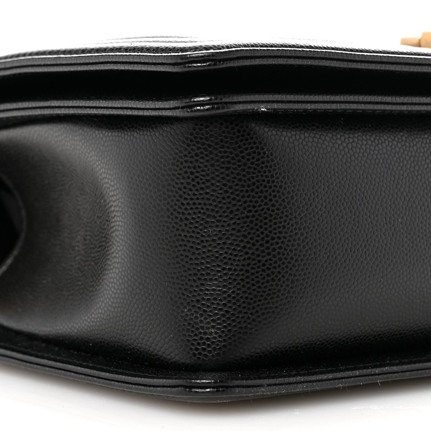 Caviar Quilted Medium Boy Flap Black
