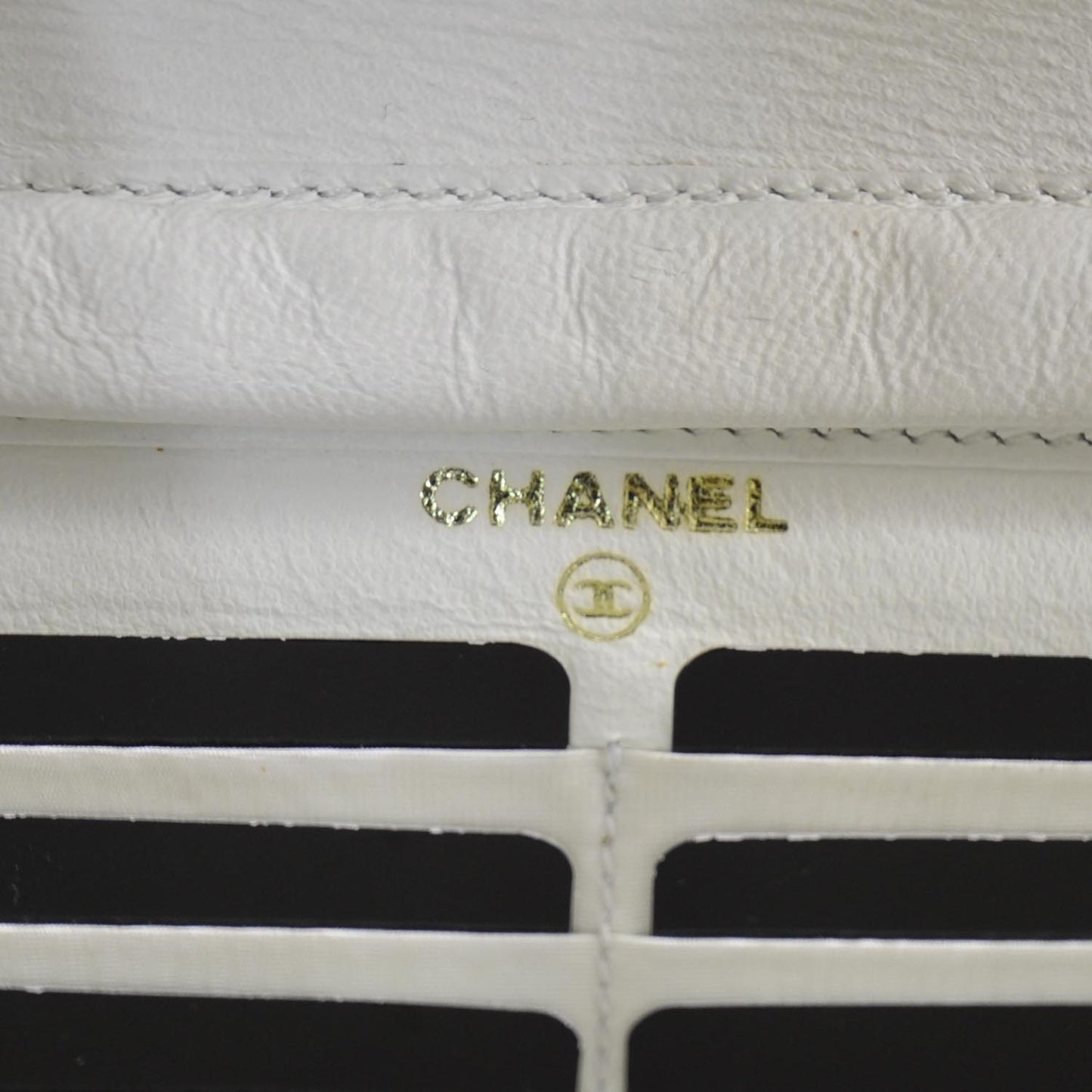 Caviar Wallet on Chain White