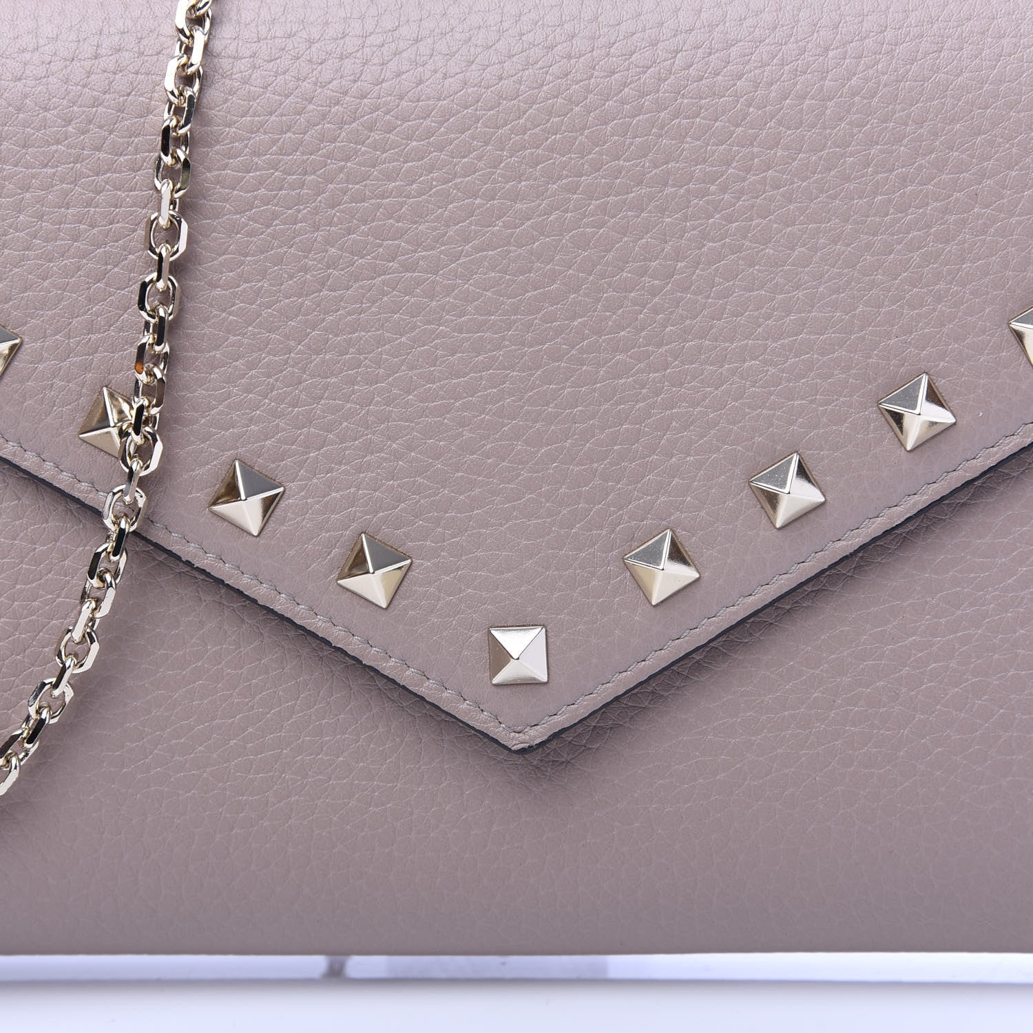 Valentino Garavani Pebbled Calfskin Rockstud Envelope Wallet on Chain Poudre 9 of 10