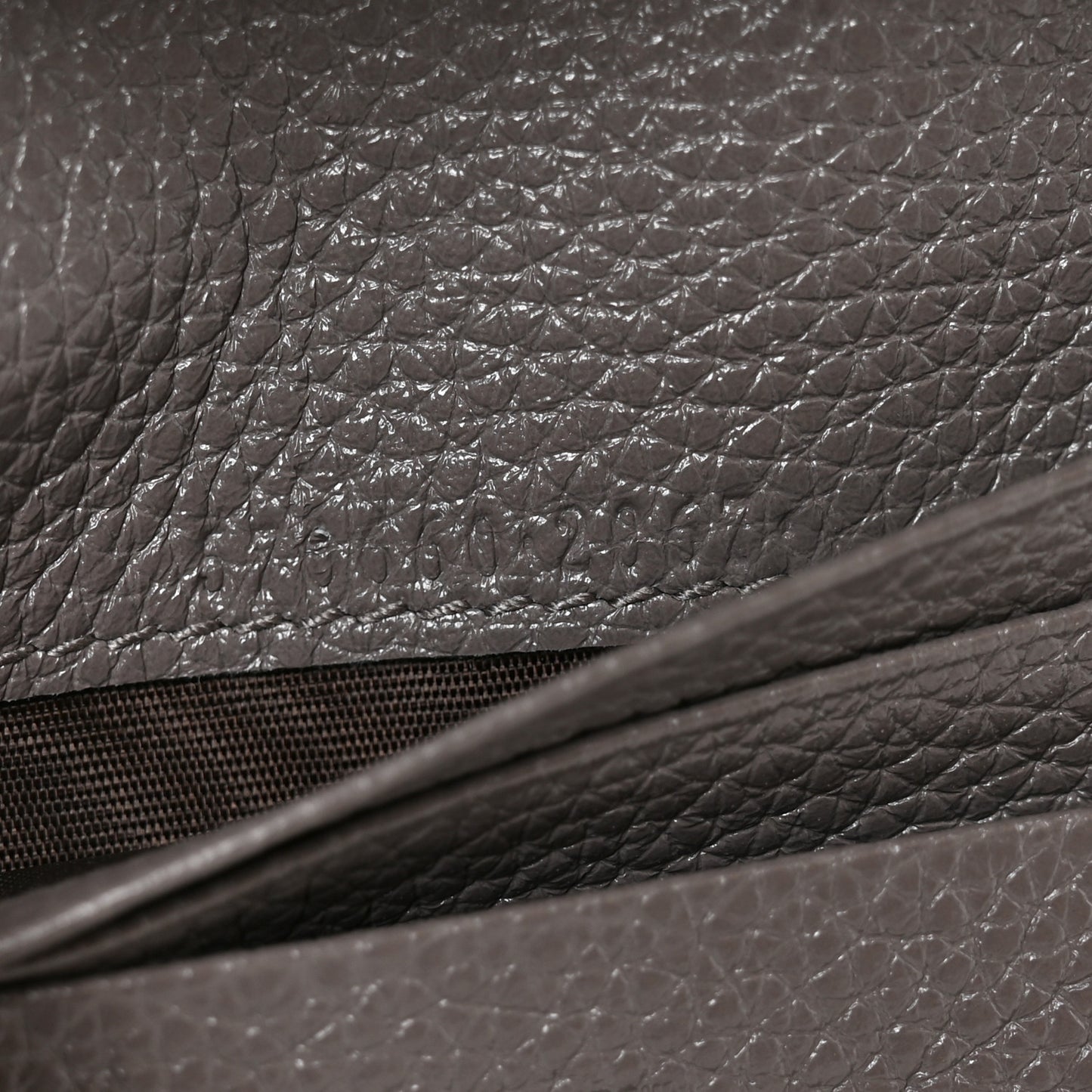 Grainy Calfskin Zumi Chain Card Case Wallet Dusty Grey