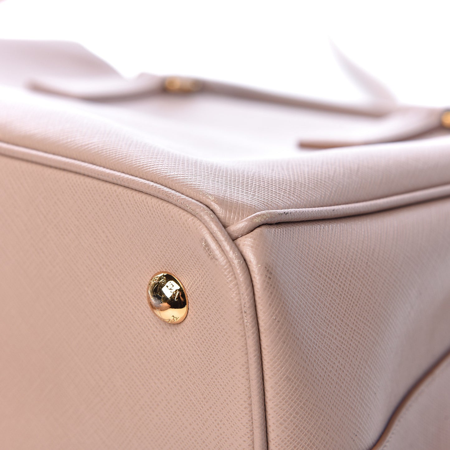 Saffiano Lux Medium Tote Cammeo