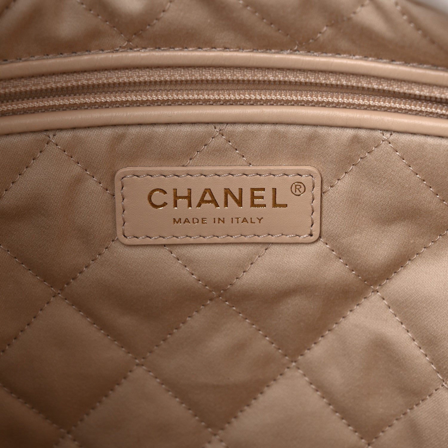 Chanel Shiny Calfskin Quilted Chanel 22 White 7 of 11