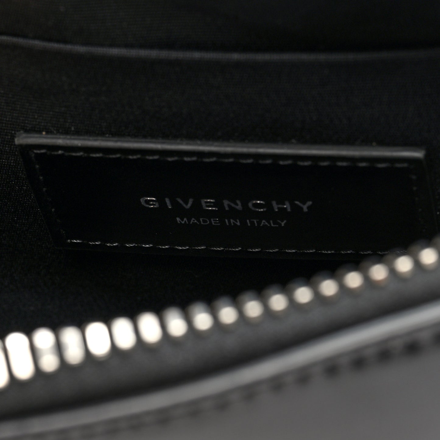 Box Calfskin Antigona U Crossbody Bag Black