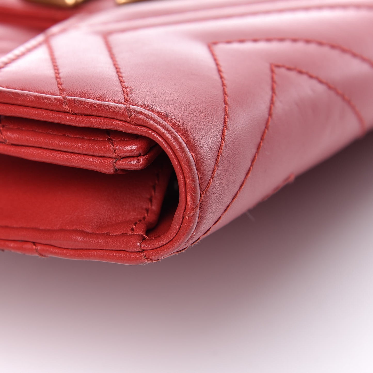 Calfskin Matelasse Mini GG Marmont Chain Wallet Hibiscus Red
