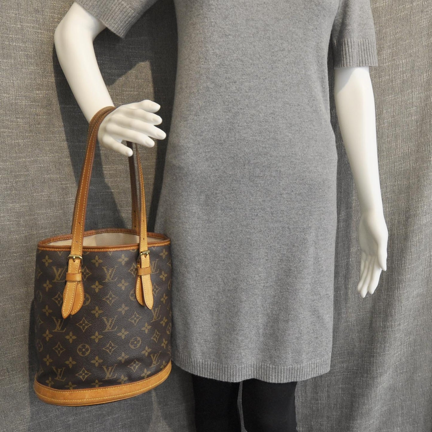 Monogram Petit Bucket 23