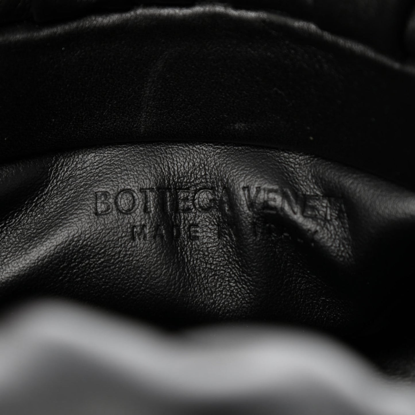 Calfskin The Pouch Chain Black