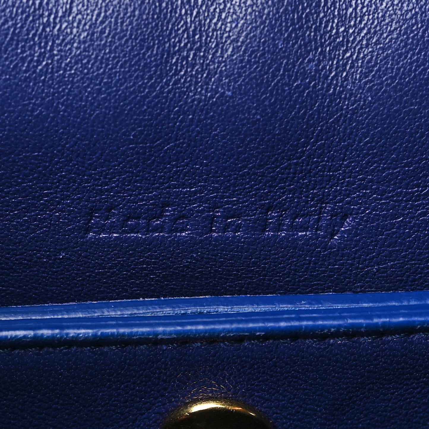 Grained Calfskin Medium Trotteur Indigo