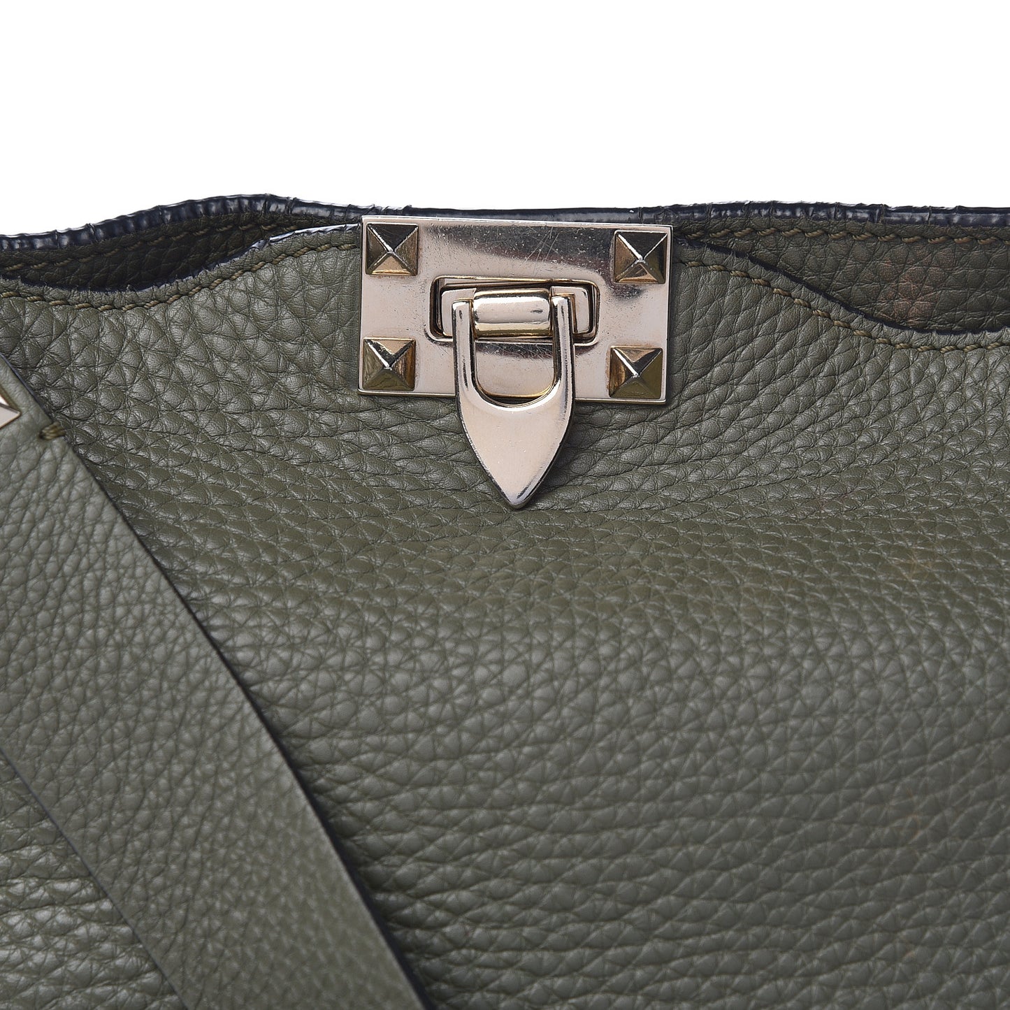 Pebbled Calfskin Small Rockstud Flip-Lock Messenger Bag Oasis