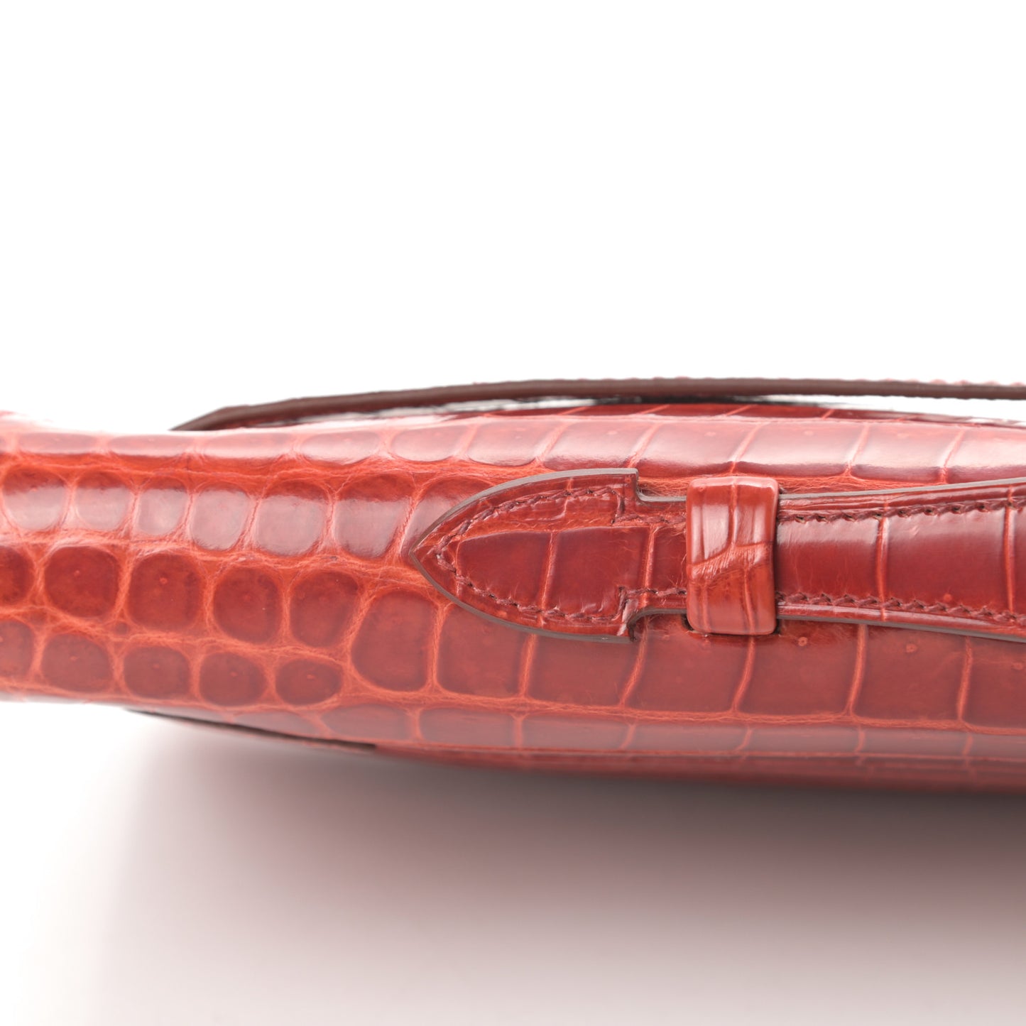 Shiny Porosus Crocodile Kelly Cut Pochette Sanguine