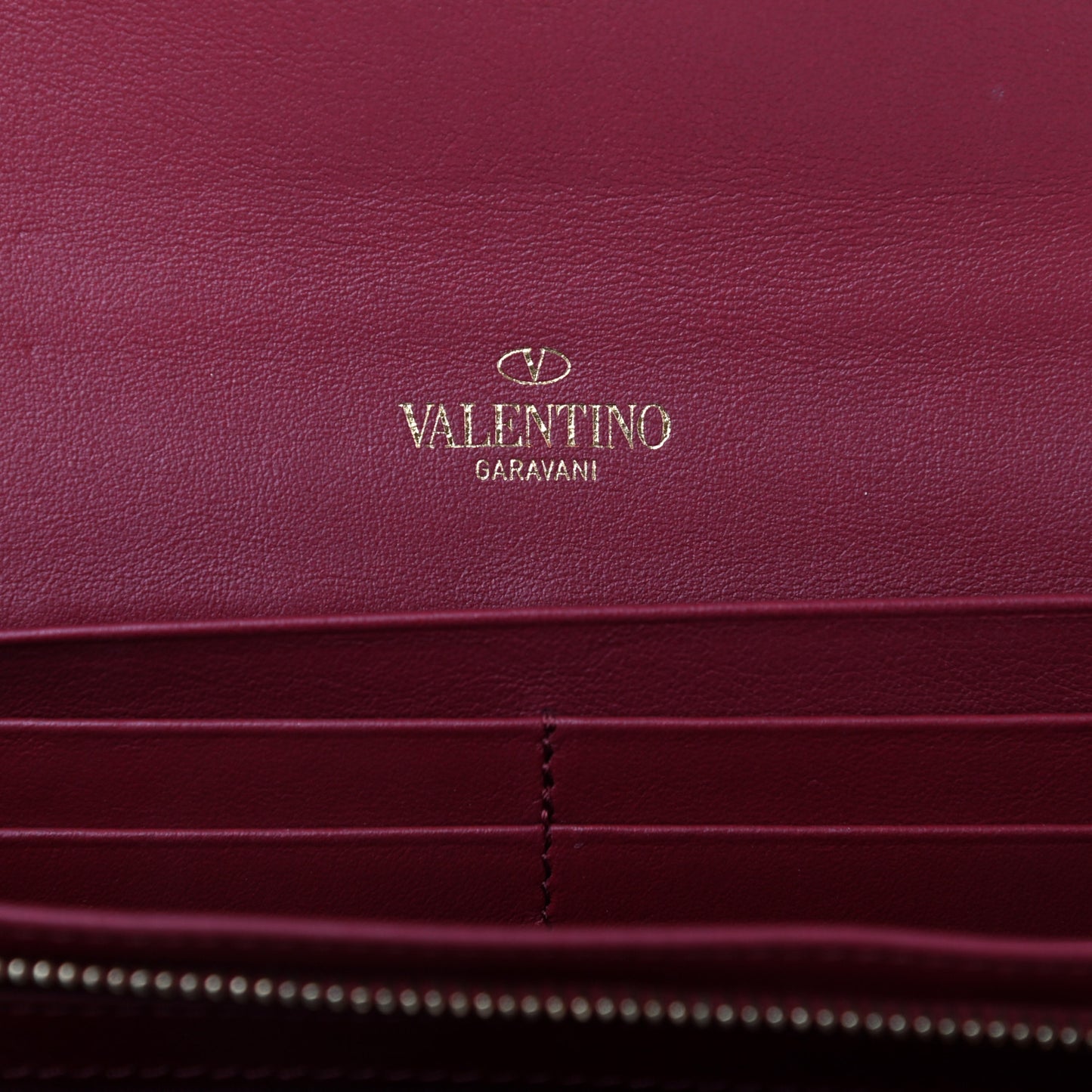 Vitello Rockstud Wristlet Travel Wallet Rubino
