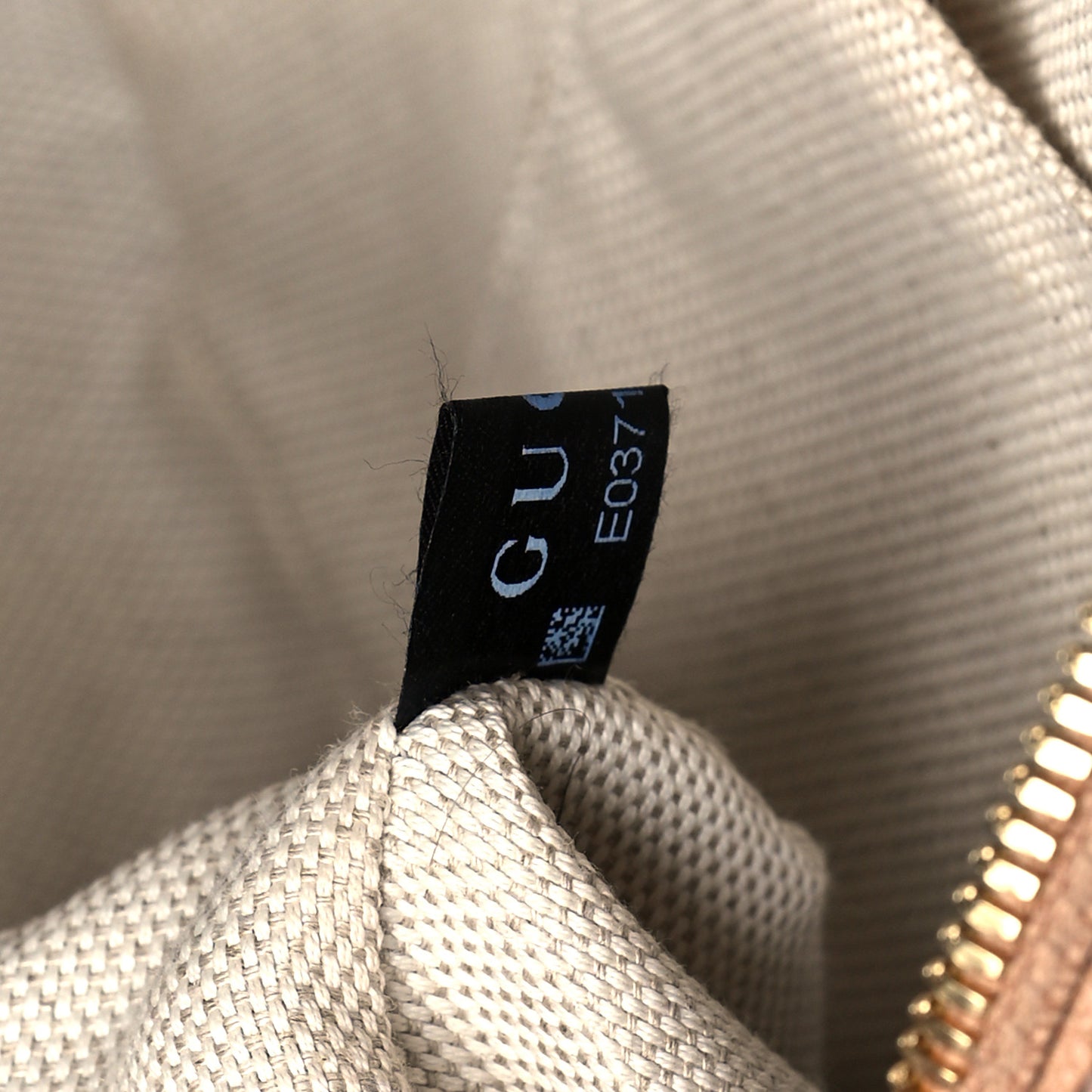 Pebbled Calfskin Small Soho Disco Bag Camelia