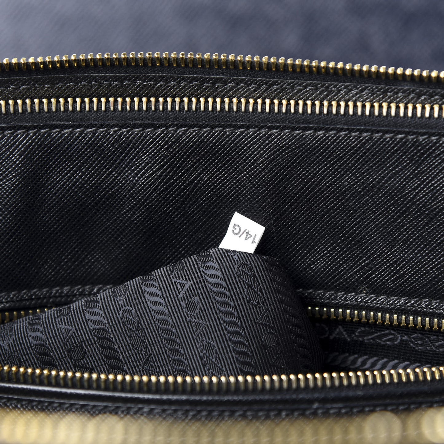 Saffiano Lux Extra Large Galleria Double Zip Tote Black
