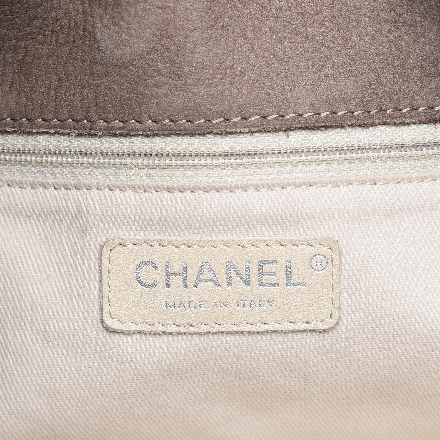 Chanel Suede Darjeeling Hobo Light Grey 6 of 16