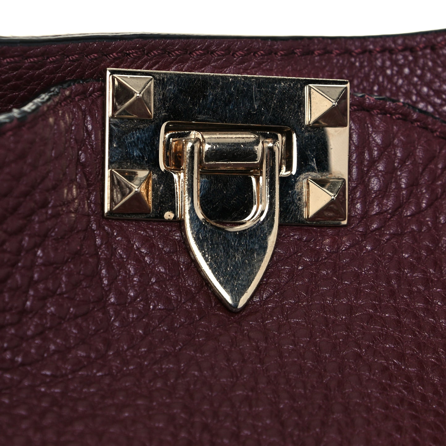 Pebbled Calfskin Medium Rockstud Tote Rubin