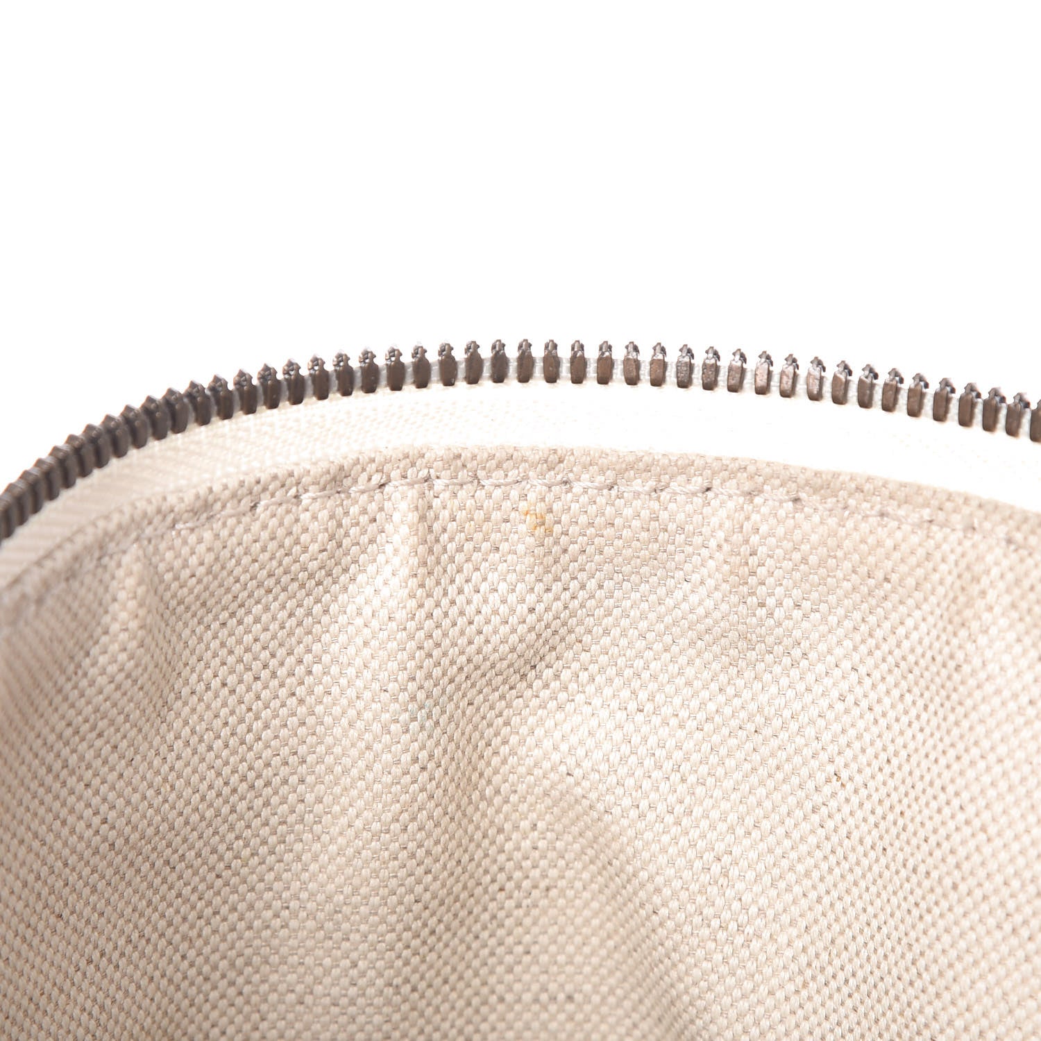 Gucci Grained Calfskin Logo Belt Bag White 9 of 11