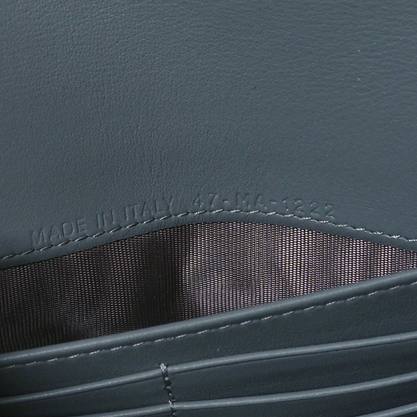 Oblique Saddle Chain Long Wallet Grey