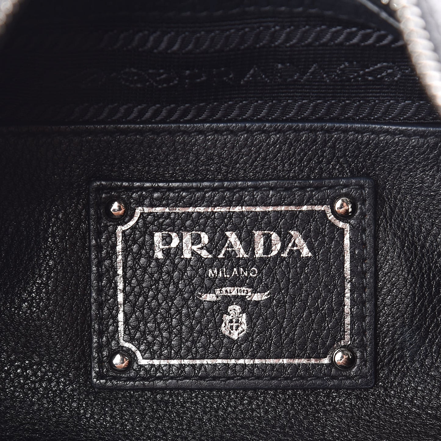 Vitello Phenix Hobo Black