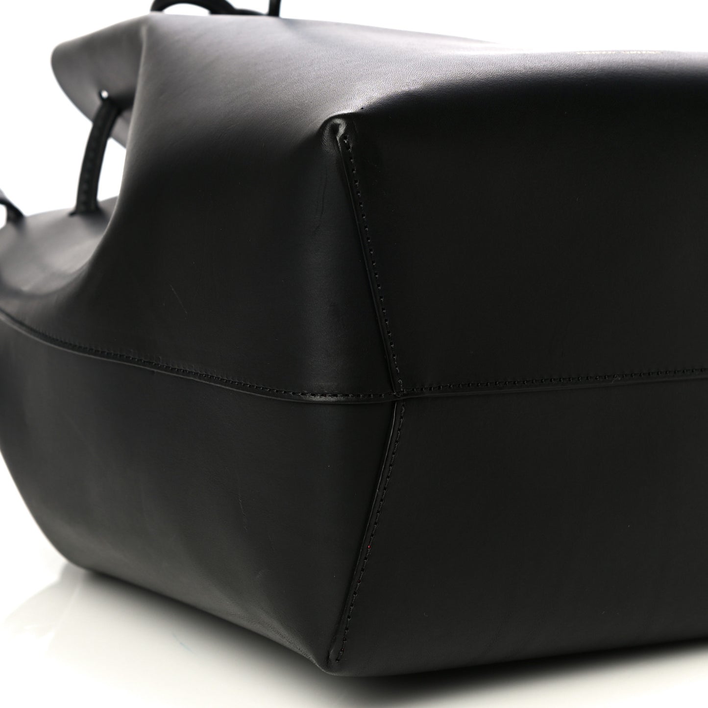 Vegetable Tanned Calfskin Bucket Bag Black Flamma