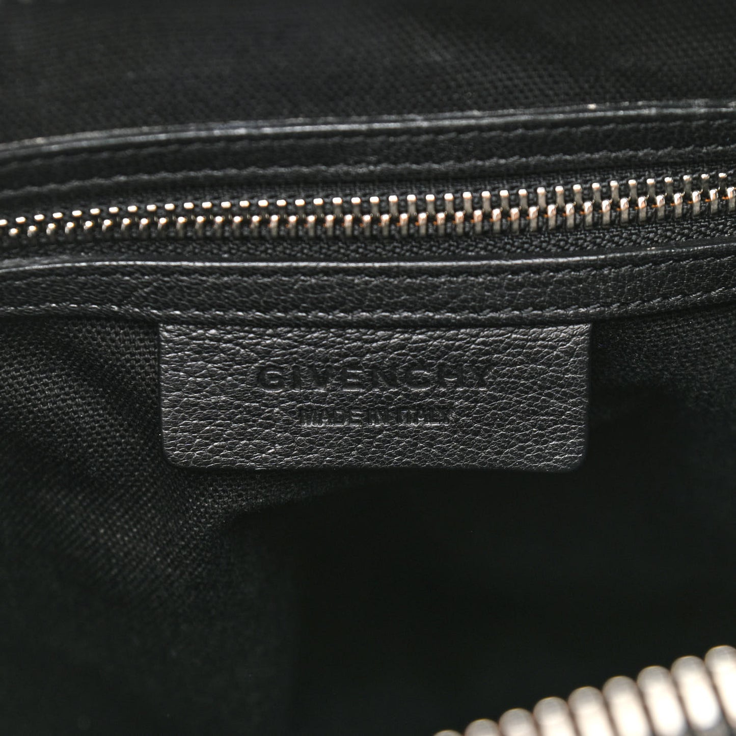 Sugar Goatskin Medium Antigona Black