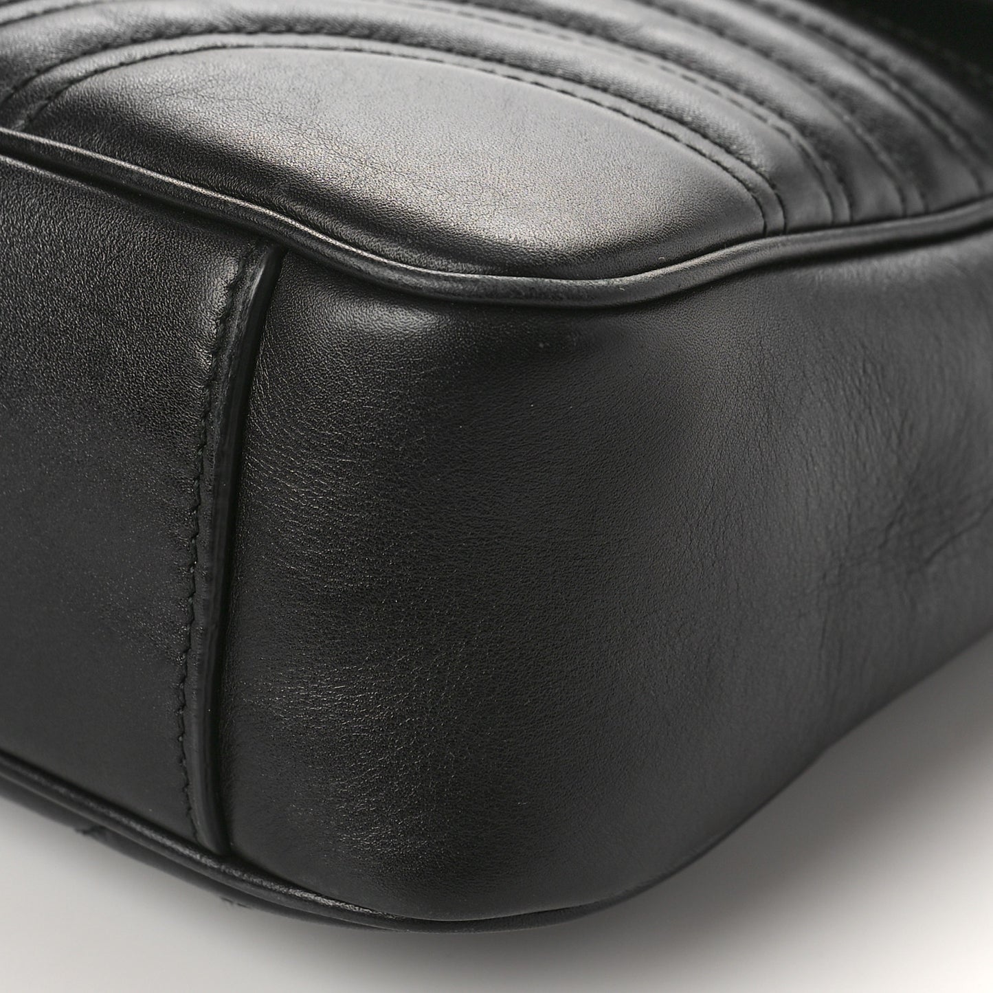 Calfskin Matelasse Medium GG Marmont Shoulder Bag Black