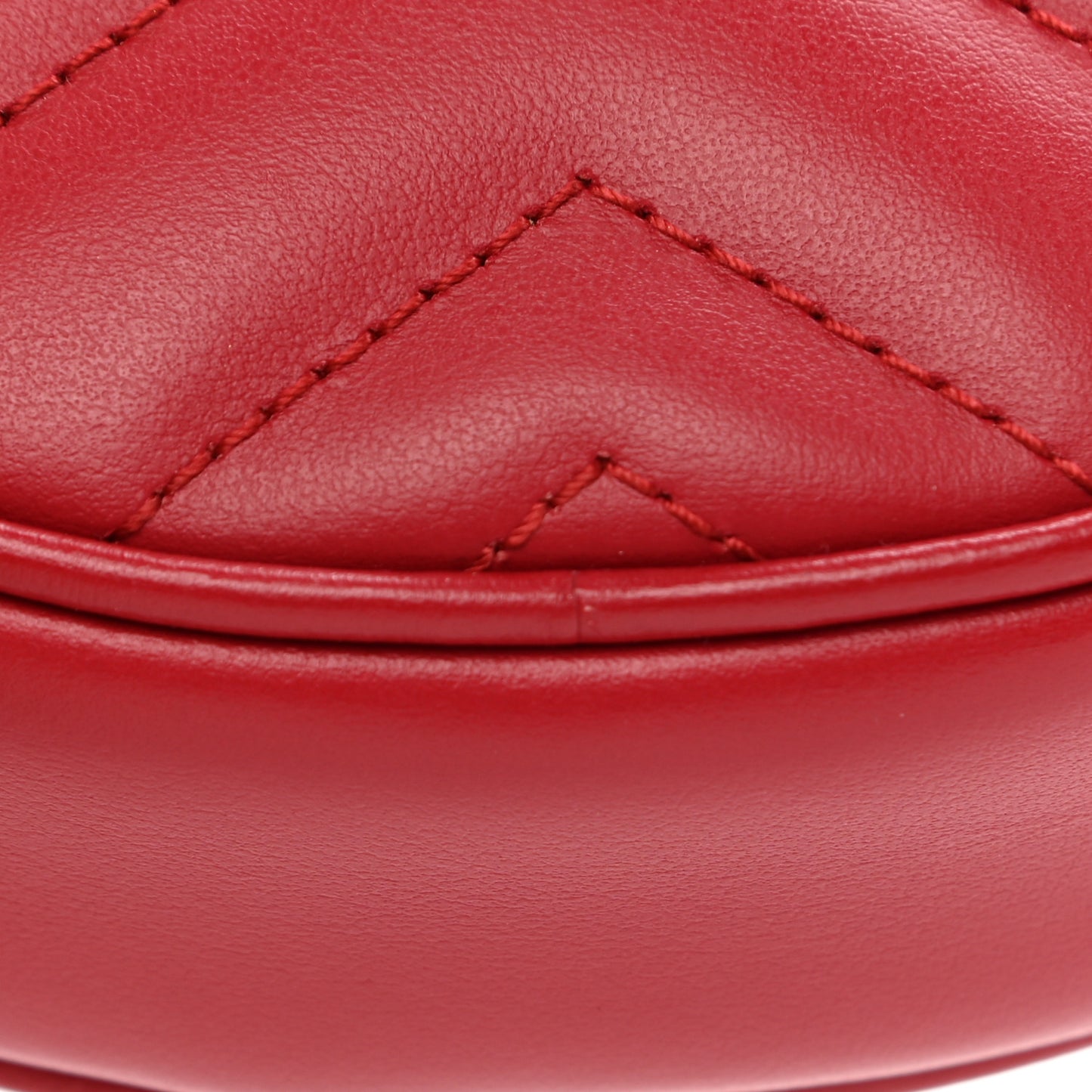 Calfskin Matelasse GG Marmont Round Wrist Wallet Hibiscus Red