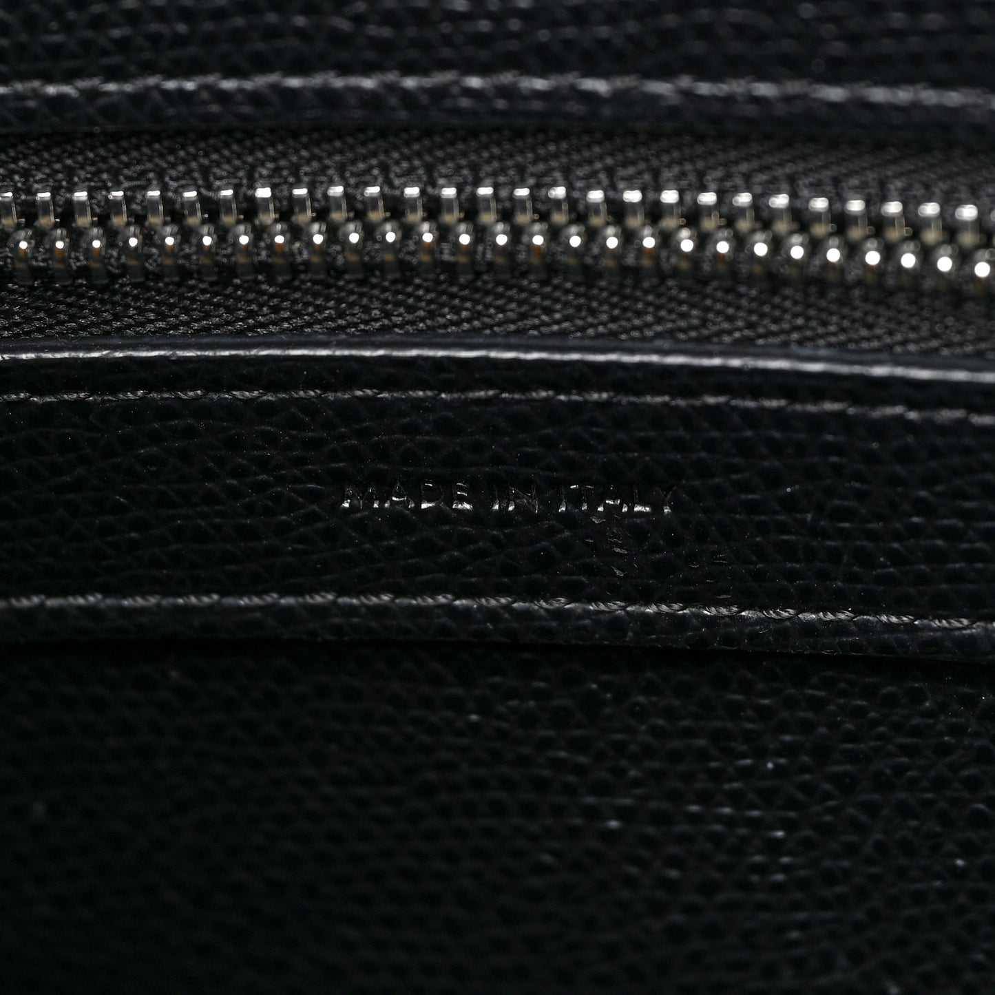 Grained Calfskin Small Vertical Cabas Black