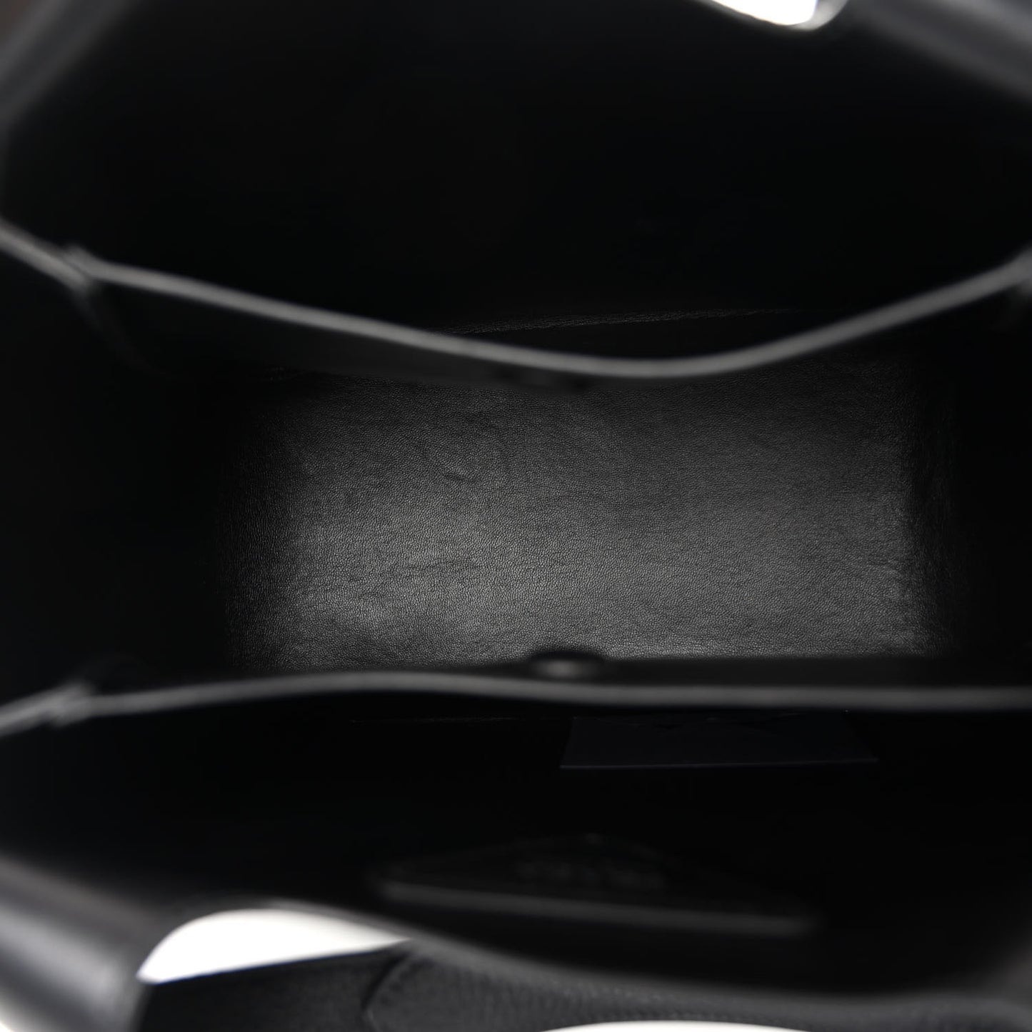 Vitello Daino Soft Medium Dynamique Tote Black