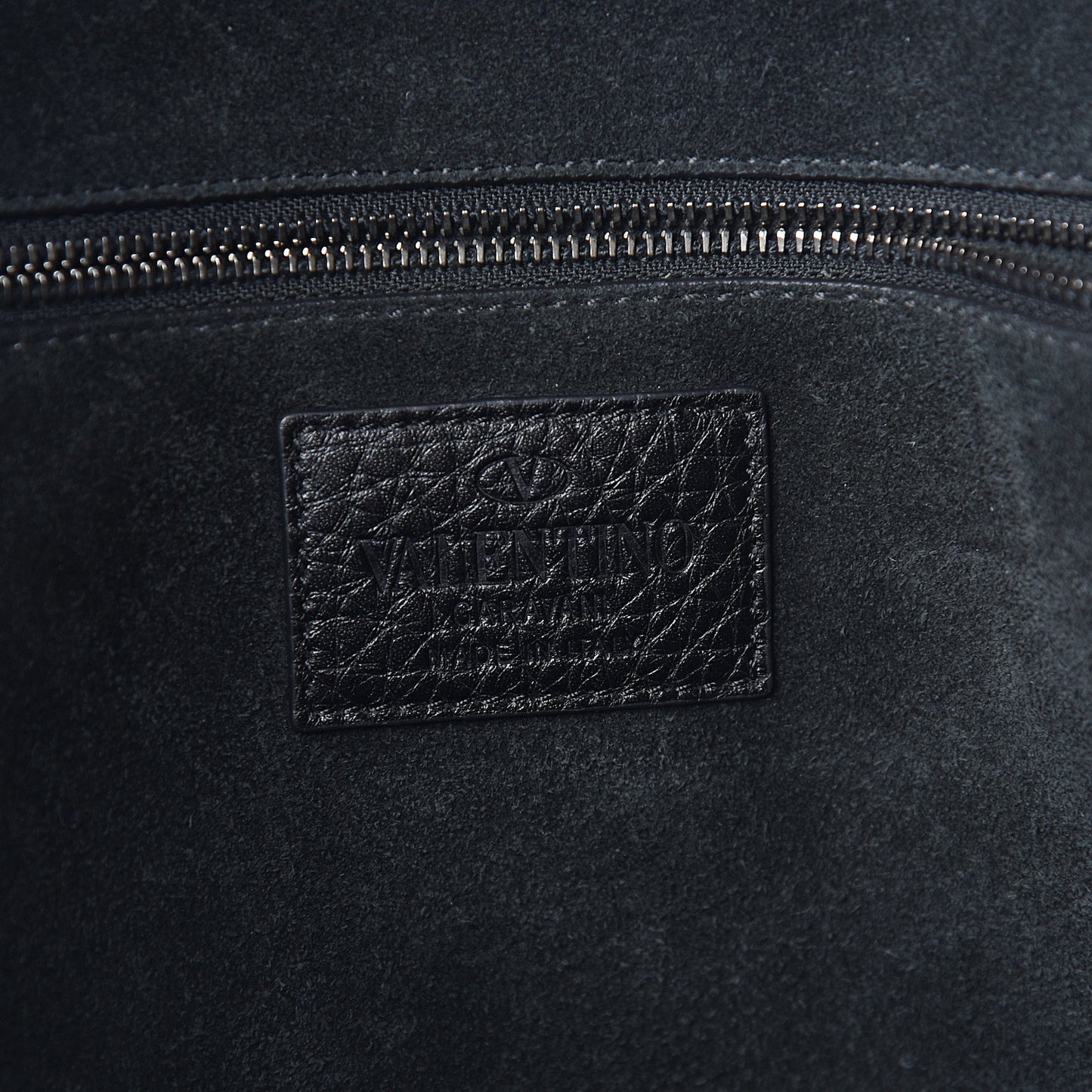Pebbled Calfskin Rockstud Messenger Black