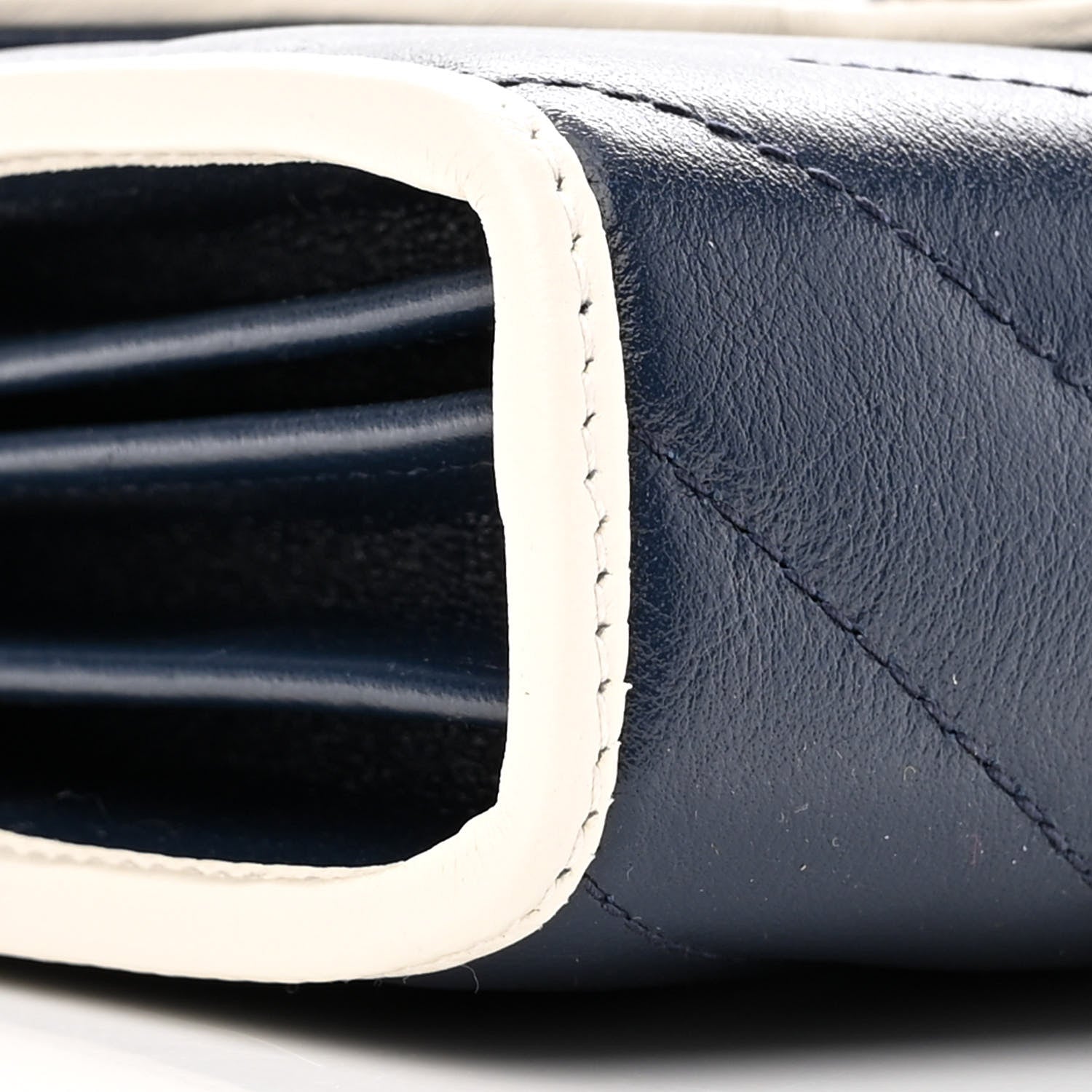 Gucci Vintage Effect Calfskin Matelasse Diagonal Torchon GG Marmont Chain Wallet Blue Agata Mystic White 9 of 11